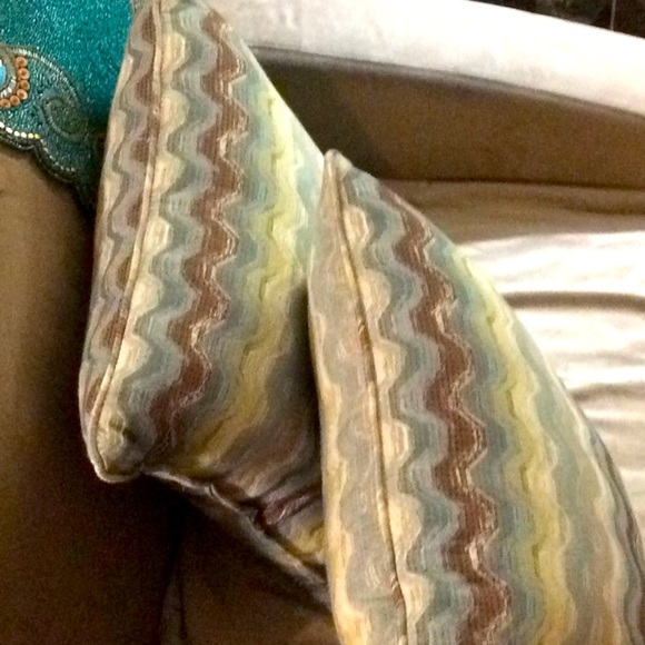 Throw/Accent pillow set of 2 - Picture 3 of 8